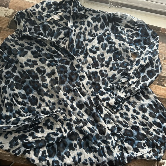 Diane Von Furstenberg Blue and Black Leopard Print Blouse - Size 10 - Picture 3 of 11